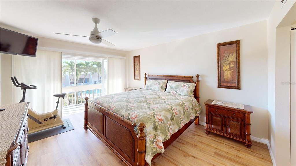 待售: $220,000 (2 贝兹, 2 浴室, 1114 平方英尺)