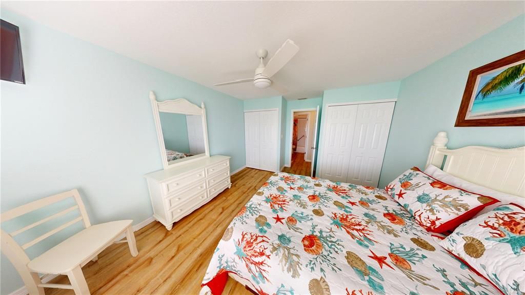 待售: $220,000 (2 贝兹, 2 浴室, 1114 平方英尺)