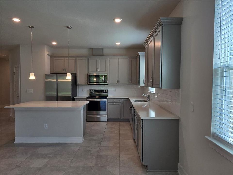 В аренду: $2,199 (4 спален, 2 ванн, 2162 Квадратных фут)