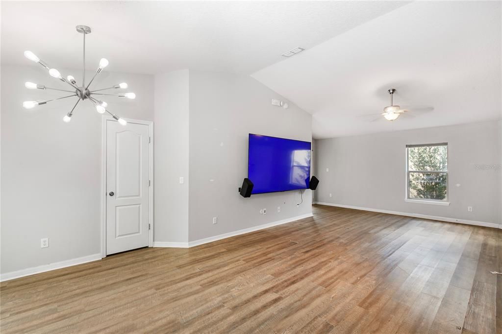 For Sale: $264,000 (4 beds, 3 baths, 1659 Square Feet)