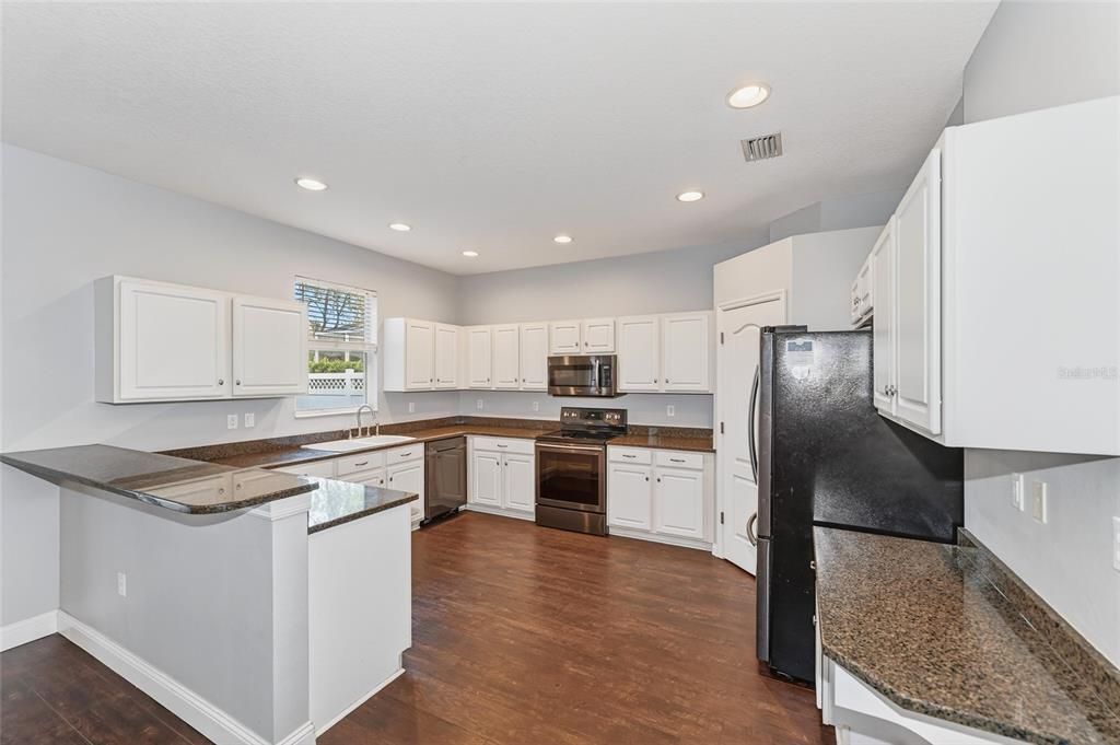 В аренду: $4,500 (4 спален, 3 ванн, 2950 Квадратных фут)