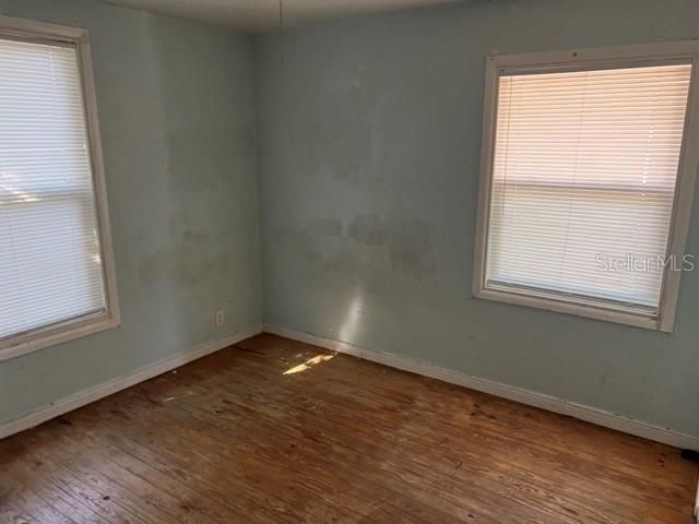 待售: $200,000 (3 贝兹, 1 浴室, 1150 平方英尺)