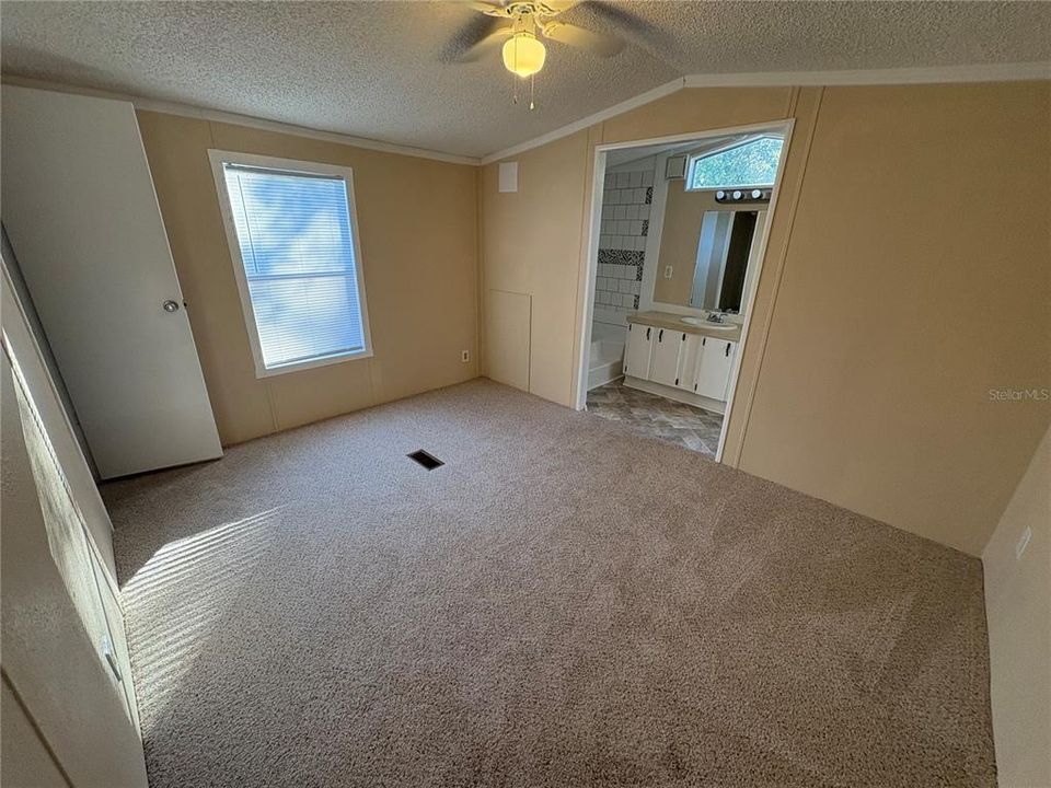 待售: $249,900 (3 贝兹, 2 浴室, 924 平方英尺)