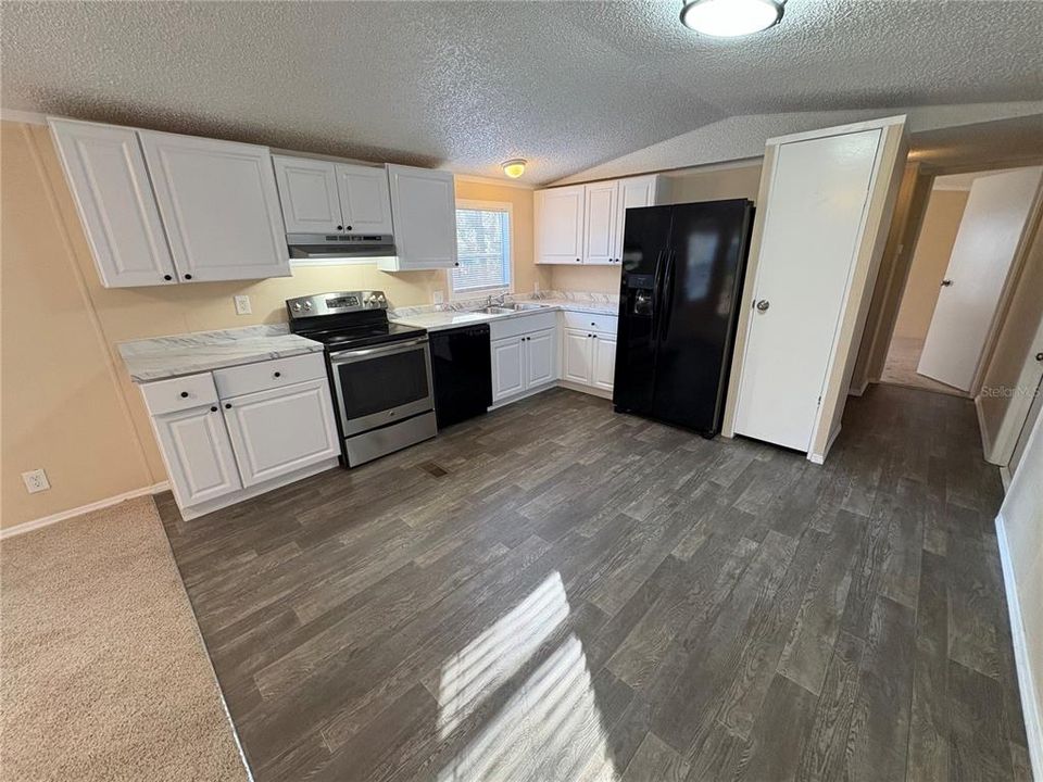 待售: $249,900 (3 贝兹, 2 浴室, 924 平方英尺)