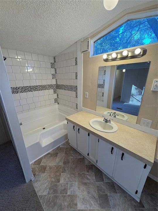 待售: $249,900 (3 贝兹, 2 浴室, 924 平方英尺)