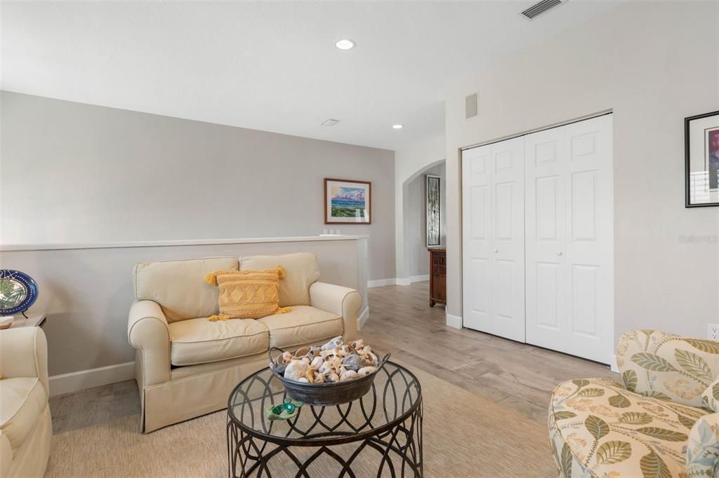 待售: $599,000 (2 贝兹, 2 浴室, 2186 平方英尺)