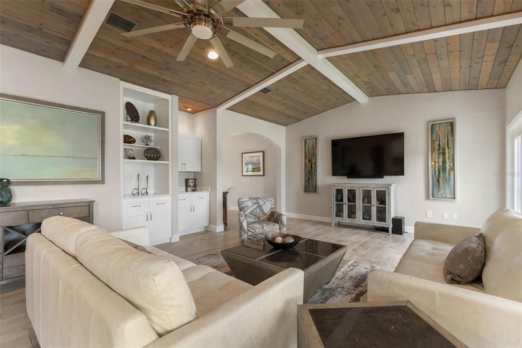 待售: $599,000 (2 贝兹, 2 浴室, 2186 平方英尺)