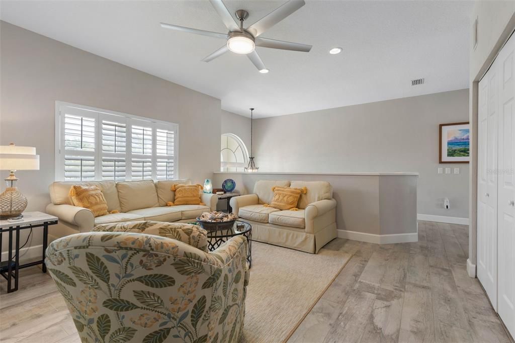 待售: $599,000 (2 贝兹, 2 浴室, 2186 平方英尺)