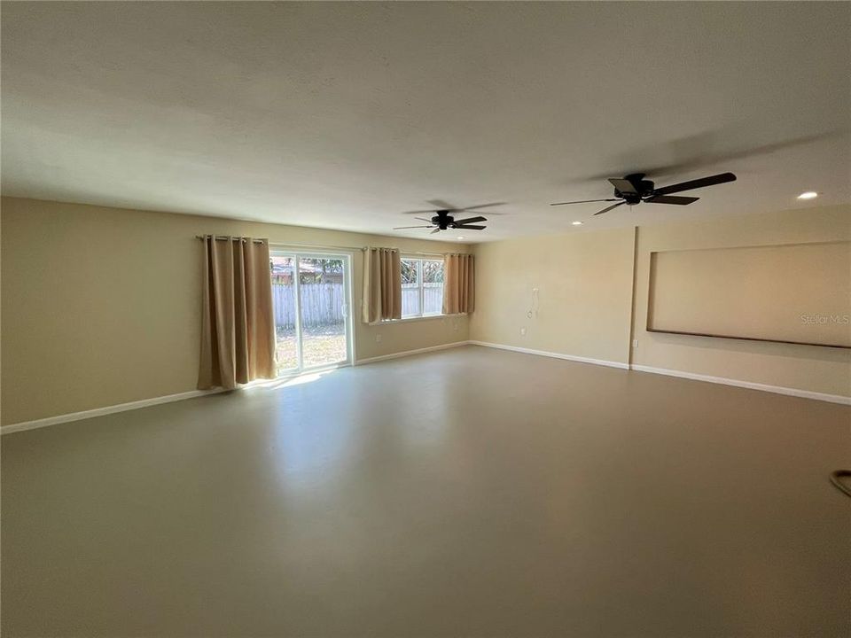 For Rent: $2,295 (3 beds, 2 baths, 1561 Square Feet)