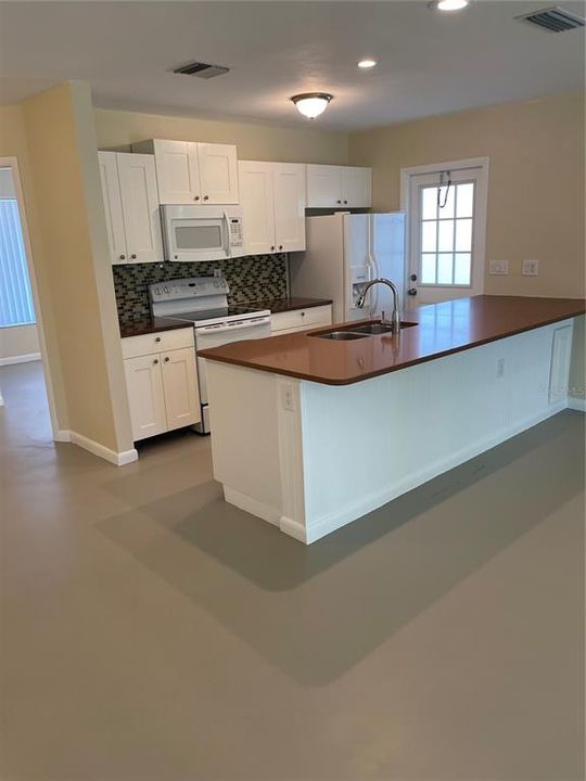 For Rent: $2,295 (3 beds, 2 baths, 1561 Square Feet)