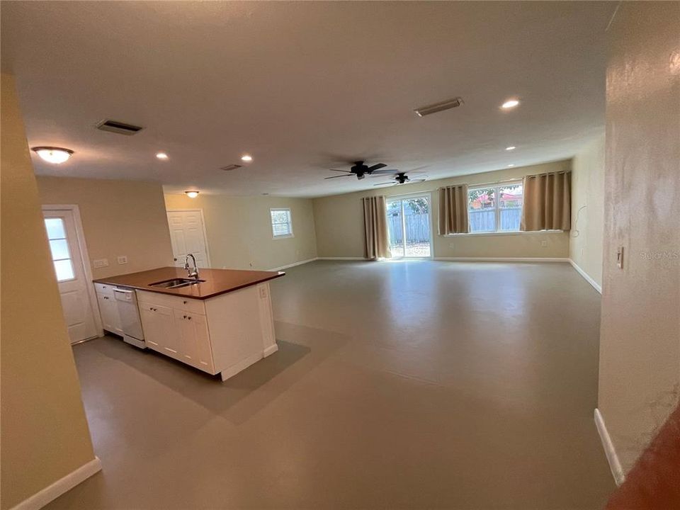 For Rent: $2,295 (3 beds, 2 baths, 1561 Square Feet)