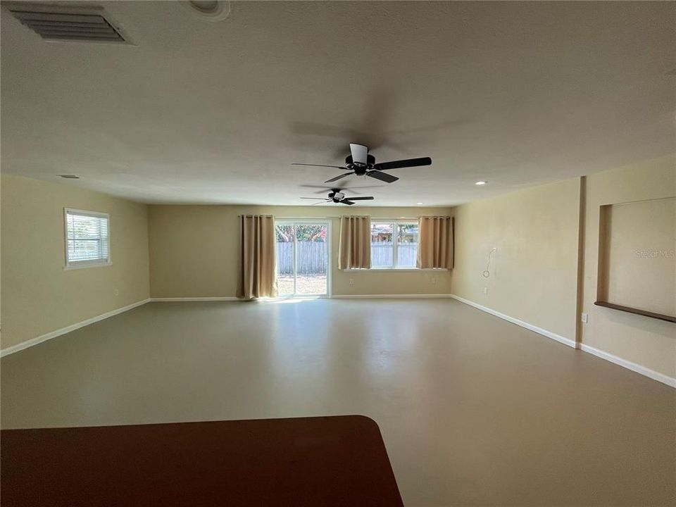 For Rent: $2,295 (3 beds, 2 baths, 1561 Square Feet)