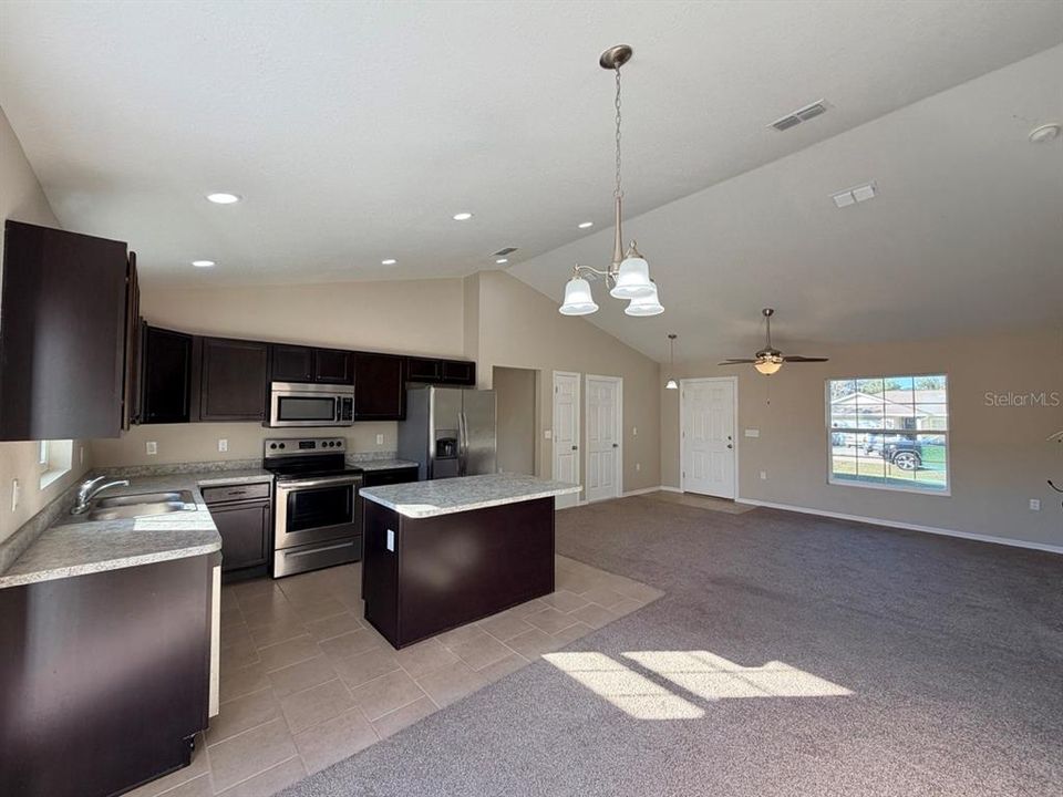 待售: $244,900 (3 贝兹, 2 浴室, 1301 平方英尺)