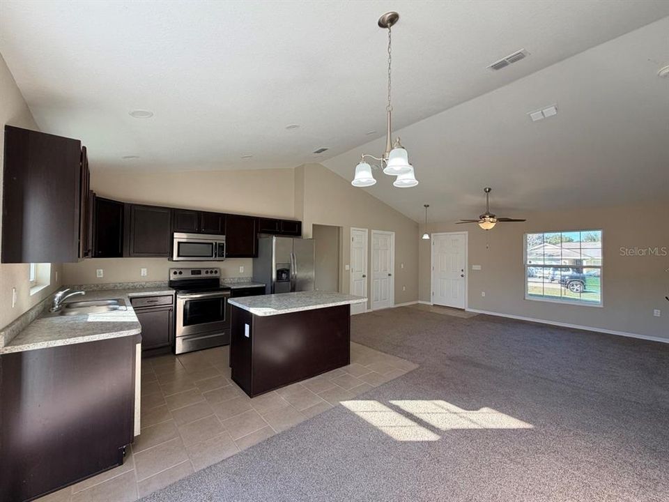 待售: $244,900 (3 贝兹, 2 浴室, 1301 平方英尺)