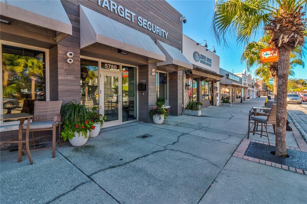 For Rent: $1,000 (1 beds, 1 baths, 600 Square Feet)