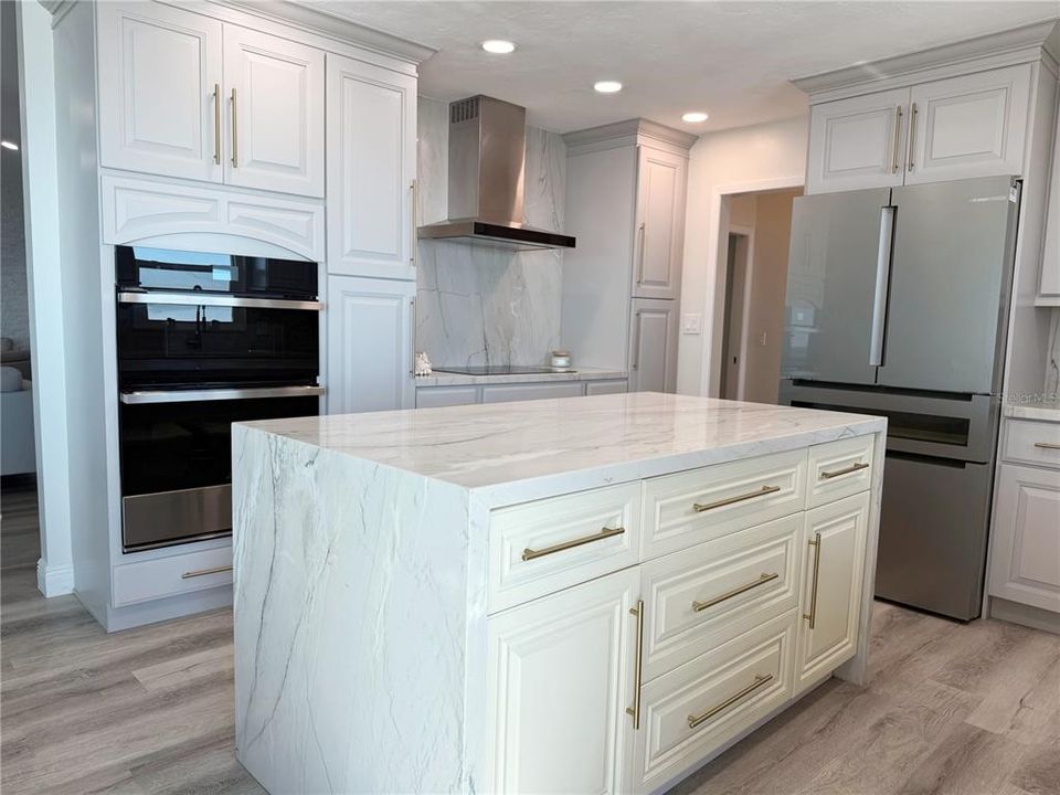 For Sale: $3,650,000 (3 beds, 3 baths, 2211 Square Feet)