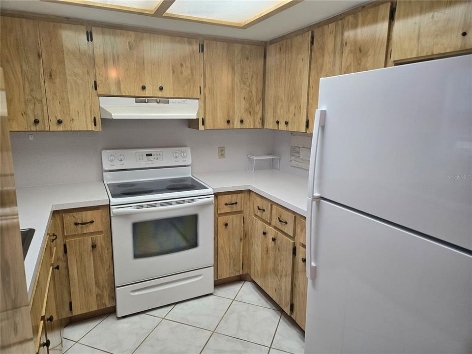 待售: $239,000 (2 贝兹, 1 浴室, 870 平方英尺)