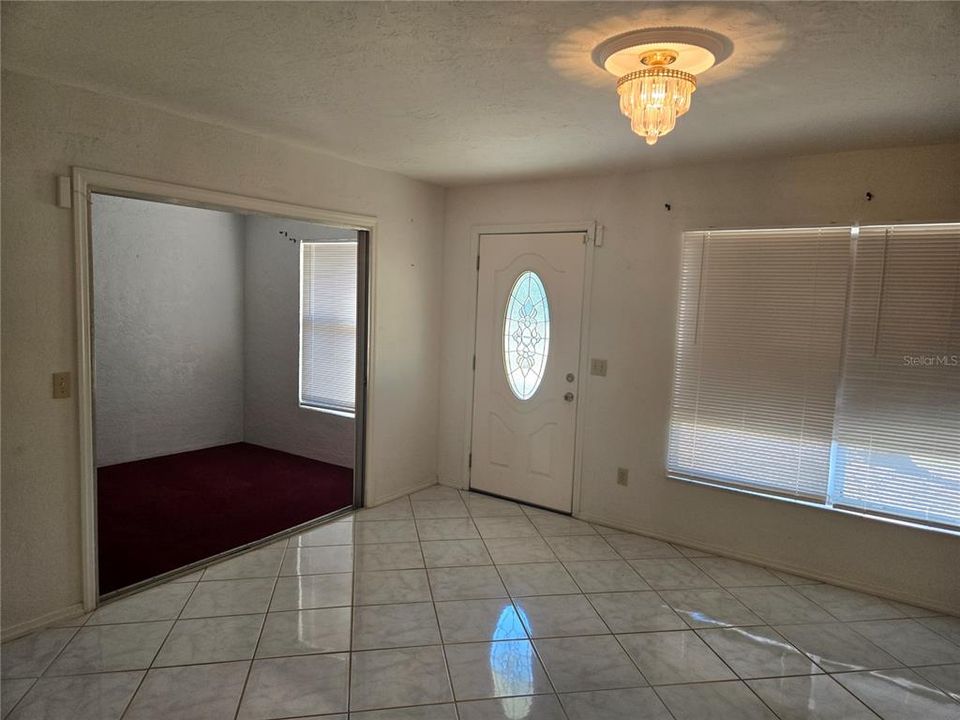 待售: $239,000 (2 贝兹, 1 浴室, 870 平方英尺)