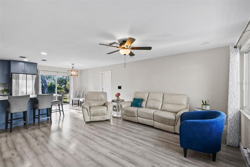 待售: $359,000 (3 贝兹, 2 浴室, 1226 平方英尺)