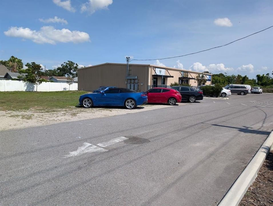 待售: $400,000 (0.28 acres)