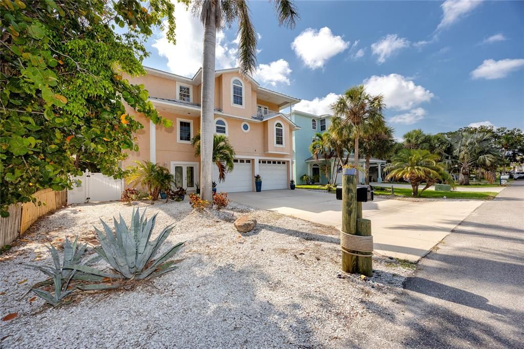 待售: $975,000 (4 贝兹, 2 浴室, 2401 平方英尺)