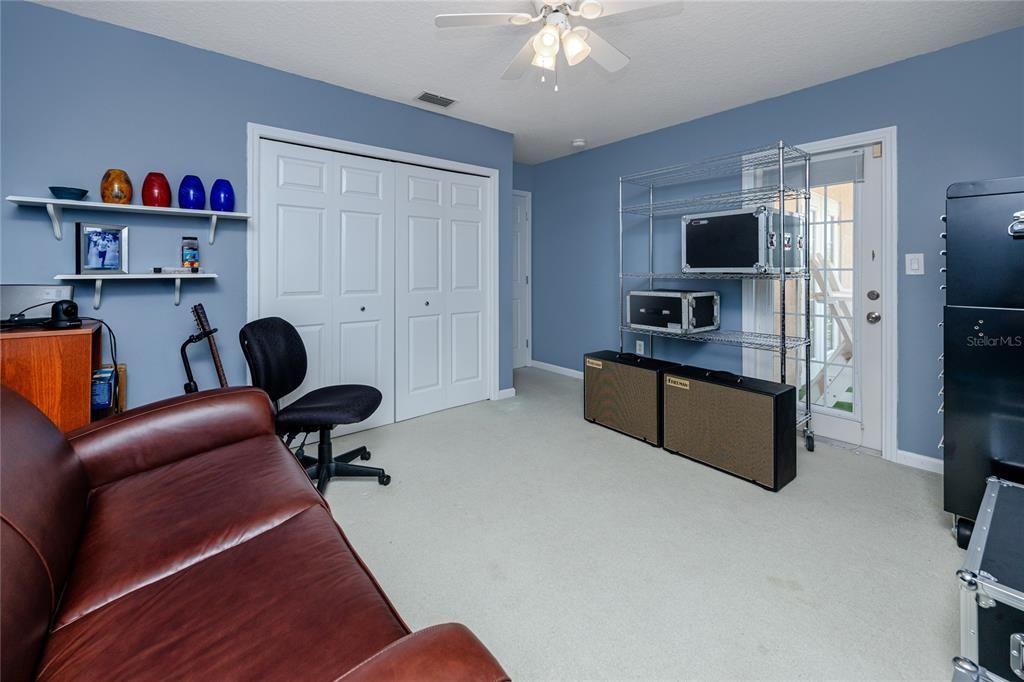 待售: $975,000 (4 贝兹, 2 浴室, 2401 平方英尺)