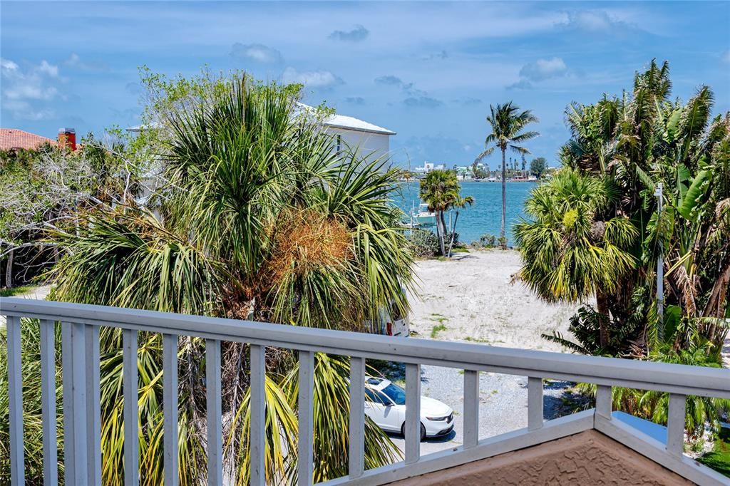 待售: $975,000 (4 贝兹, 2 浴室, 2401 平方英尺)