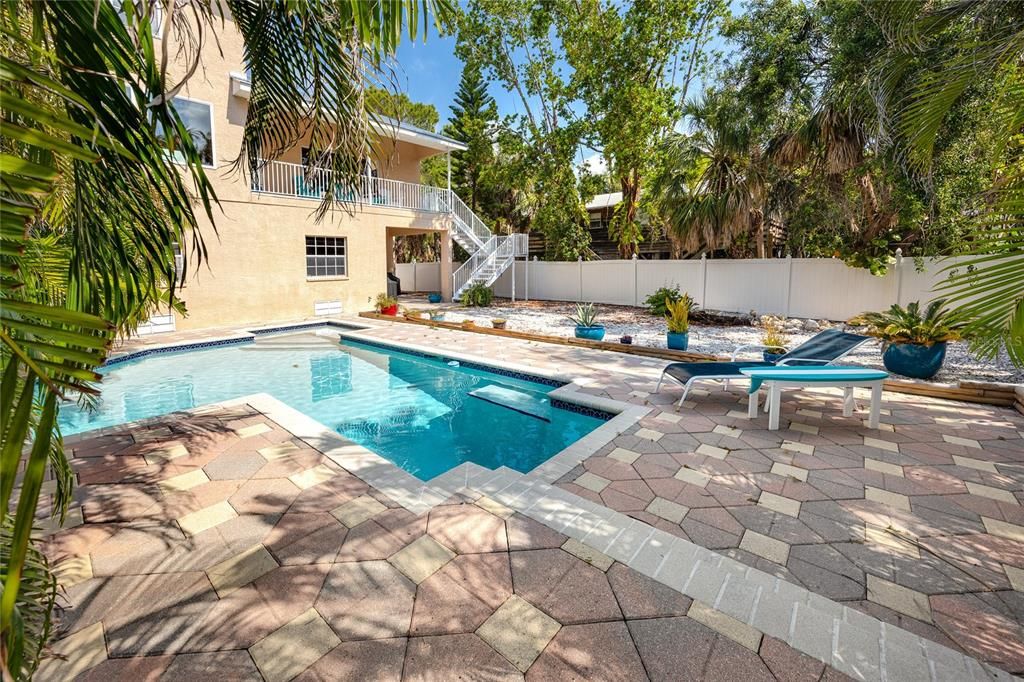 待售: $975,000 (4 贝兹, 2 浴室, 2401 平方英尺)