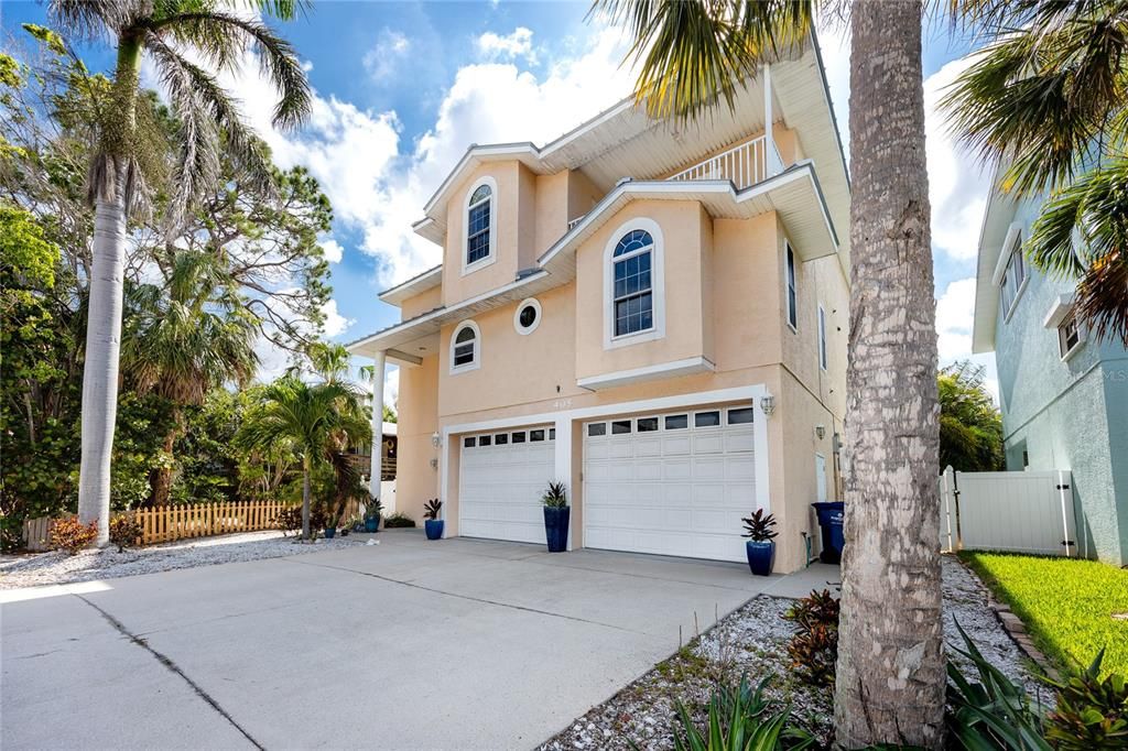 待售: $975,000 (4 贝兹, 2 浴室, 2401 平方英尺)