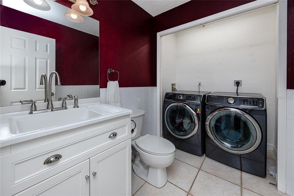 待售: $975,000 (4 贝兹, 2 浴室, 2401 平方英尺)