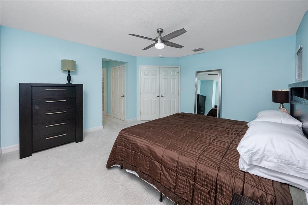 待售: $975,000 (4 贝兹, 2 浴室, 2401 平方英尺)