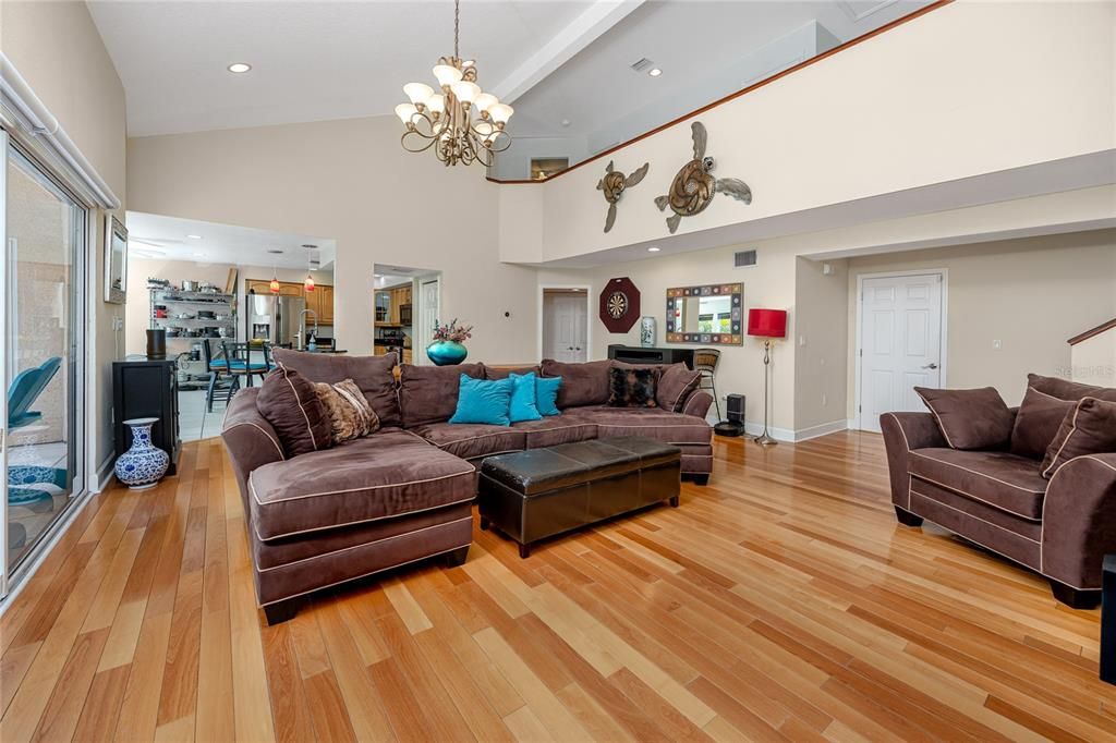 待售: $975,000 (4 贝兹, 2 浴室, 2401 平方英尺)