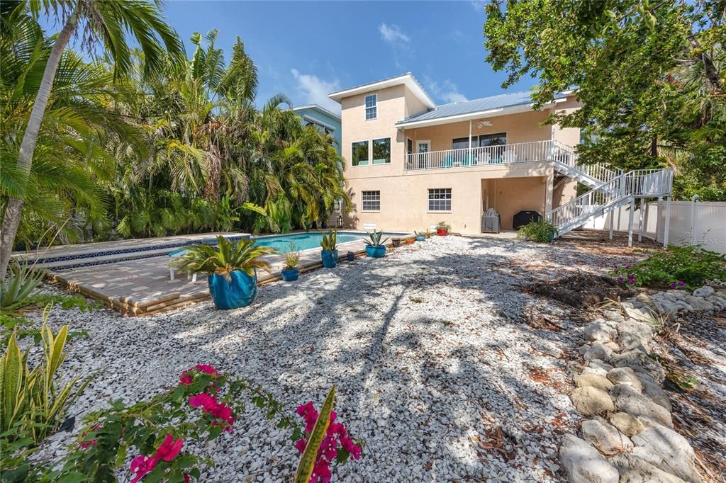 待售: $975,000 (4 贝兹, 2 浴室, 2401 平方英尺)