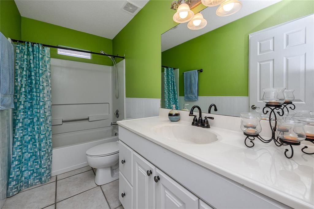 待售: $975,000 (4 贝兹, 2 浴室, 2401 平方英尺)