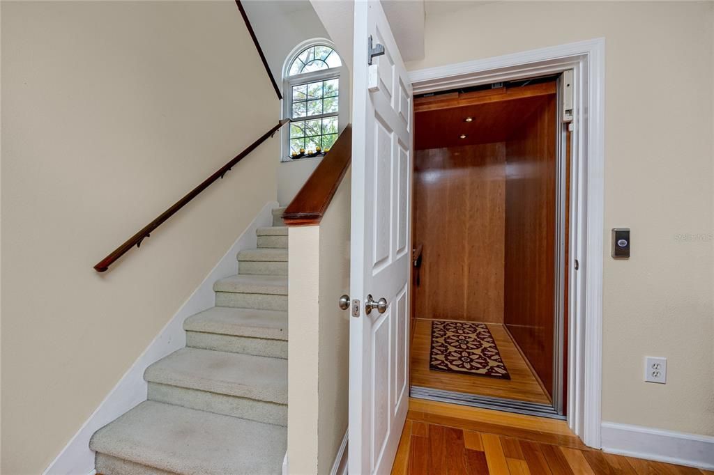 待售: $975,000 (4 贝兹, 2 浴室, 2401 平方英尺)