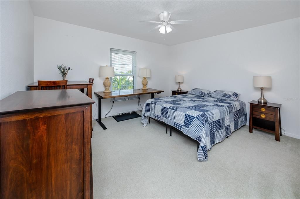 待售: $975,000 (4 贝兹, 2 浴室, 2401 平方英尺)