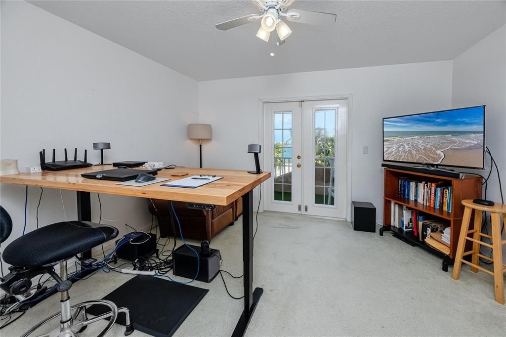 待售: $975,000 (4 贝兹, 2 浴室, 2401 平方英尺)