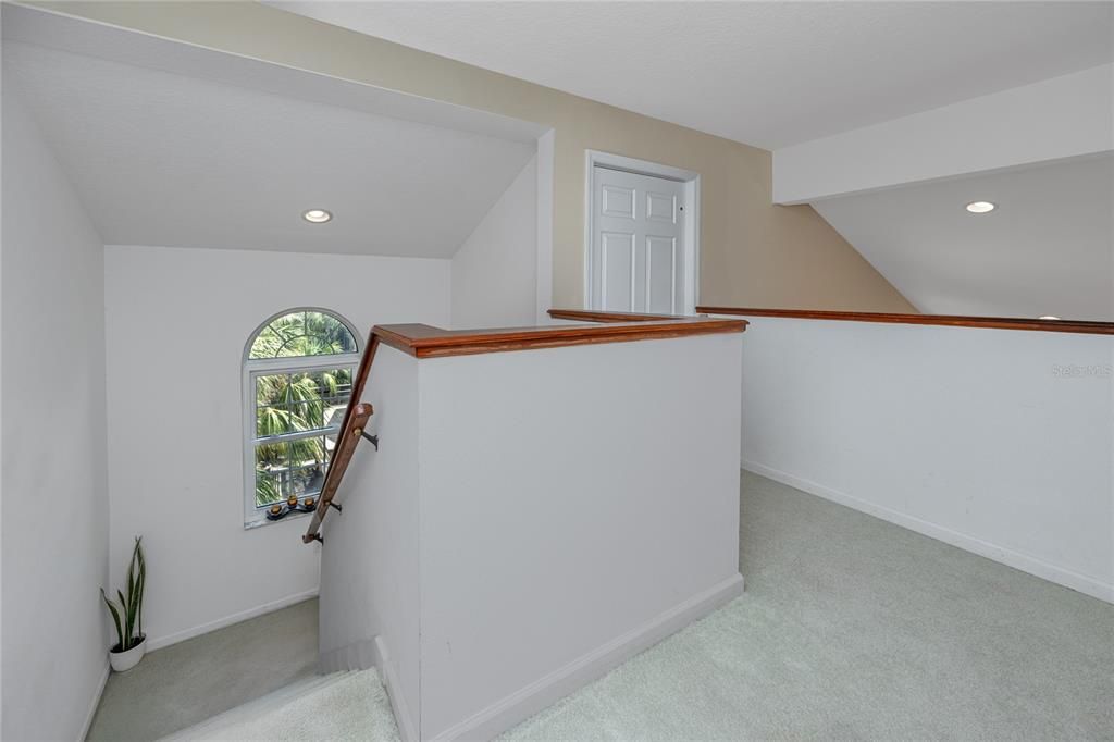 待售: $975,000 (4 贝兹, 2 浴室, 2401 平方英尺)