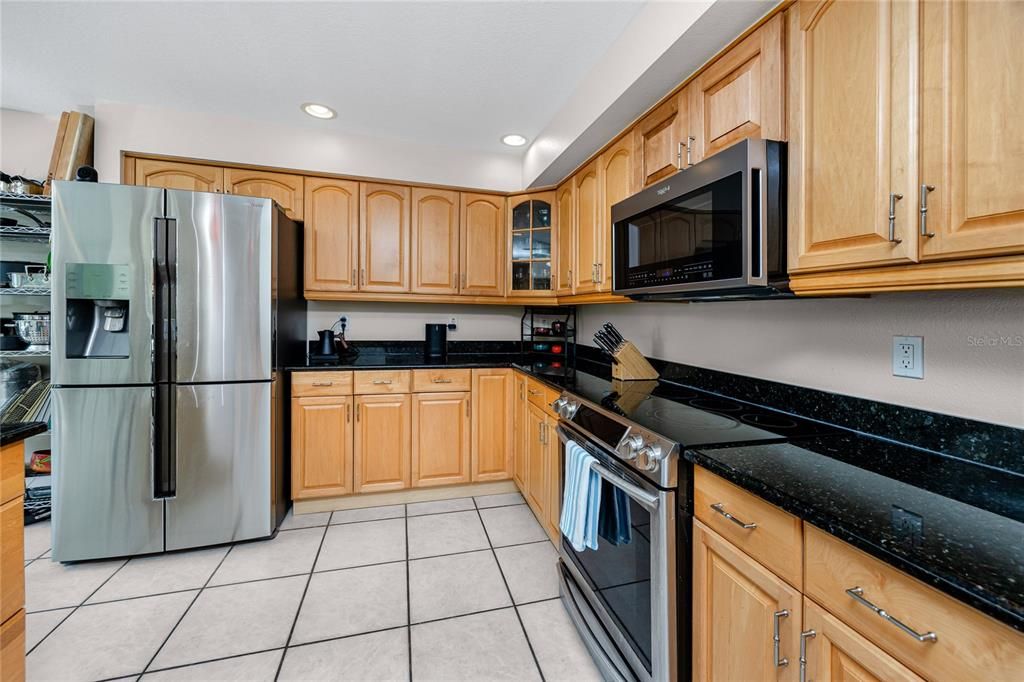 待售: $975,000 (4 贝兹, 2 浴室, 2401 平方英尺)