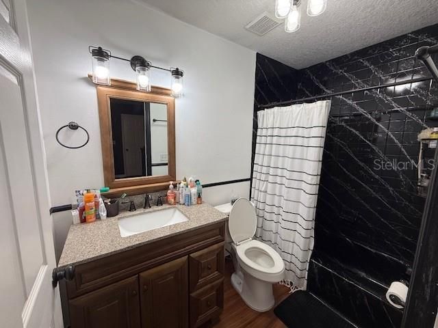 For Sale: $299,900 (3 beds, 2 baths, 1049 Square Feet)