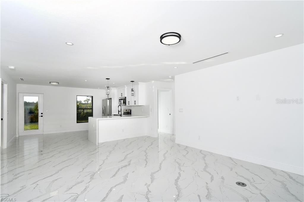 待售: $289,900 (3 贝兹, 2 浴室, 1258 平方英尺)