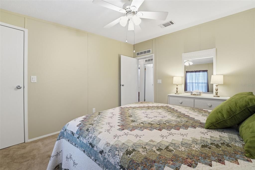 En Venta: $249,000 (2 camas, 2 baños, 1426 Pies cuadrados)