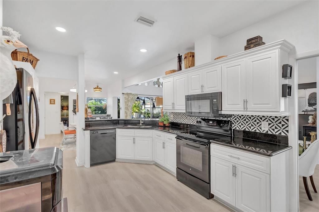 待售: $491,900 (2 贝兹, 2 浴室, 1899 平方英尺)