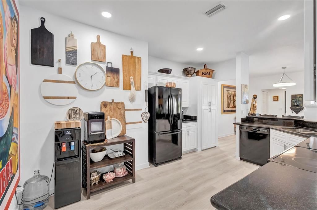 待售: $491,900 (2 贝兹, 2 浴室, 1899 平方英尺)