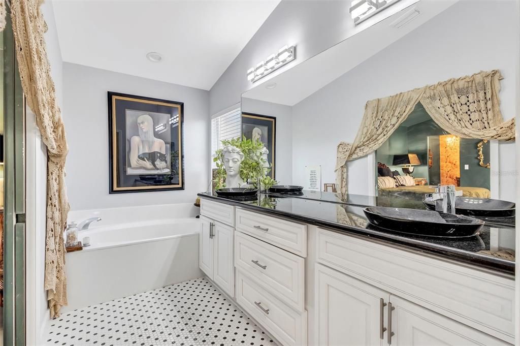 待售: $491,900 (2 贝兹, 2 浴室, 1899 平方英尺)