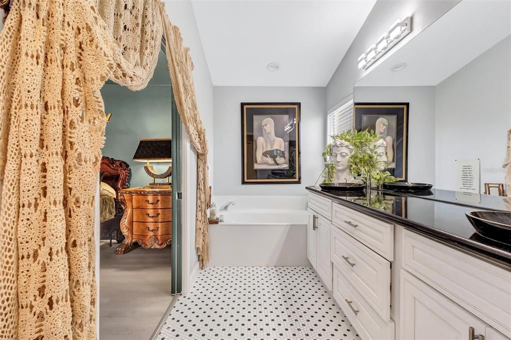 待售: $491,900 (2 贝兹, 2 浴室, 1899 平方英尺)