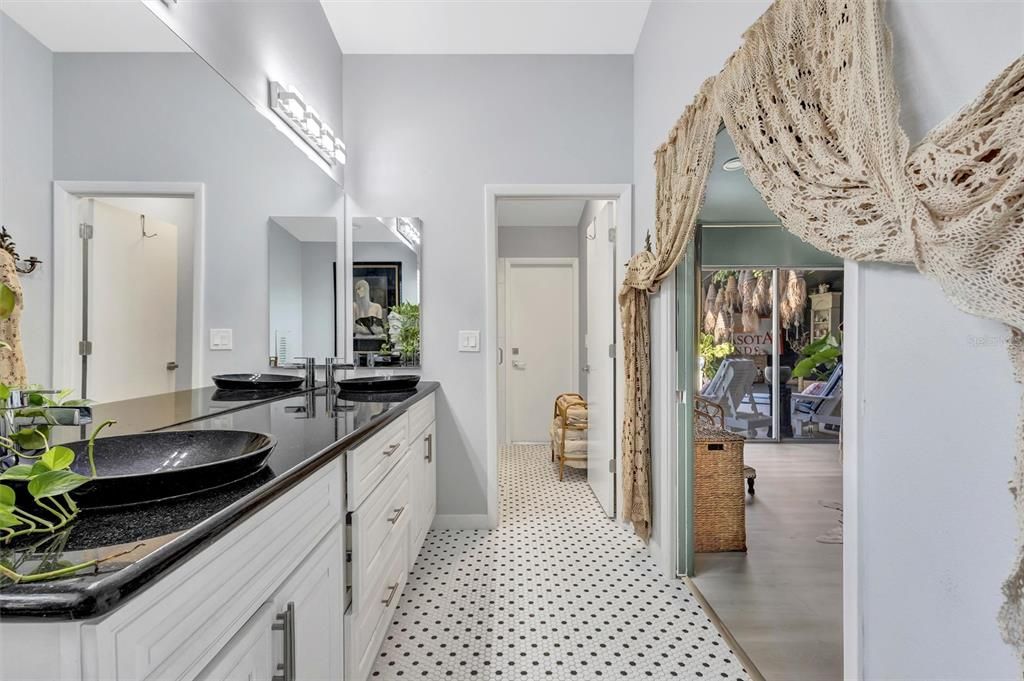 待售: $491,900 (2 贝兹, 2 浴室, 1899 平方英尺)