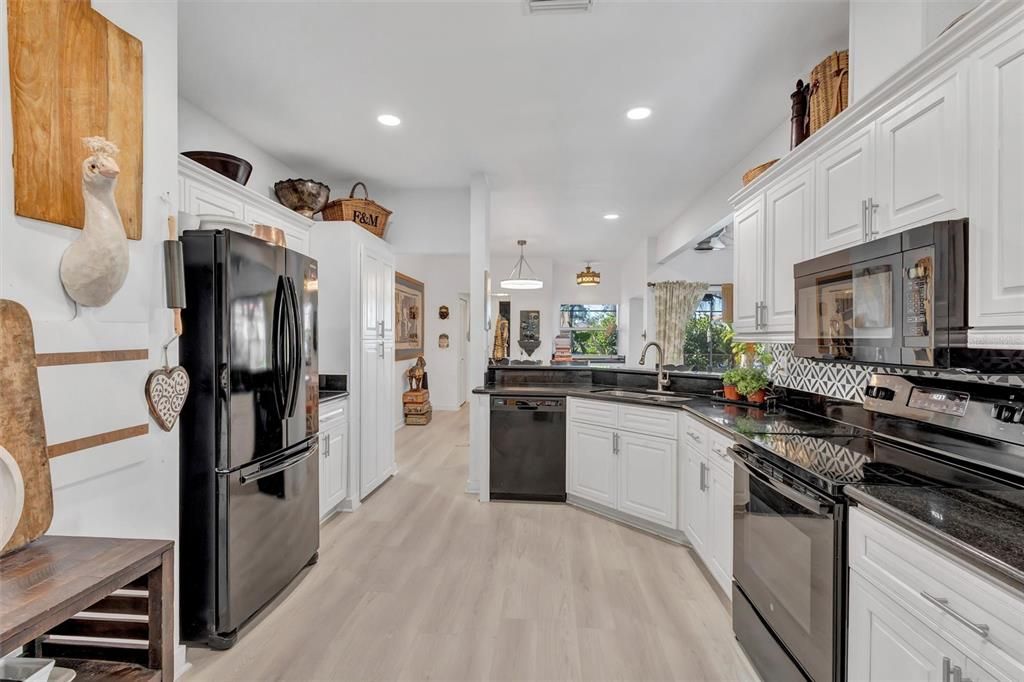 待售: $491,900 (2 贝兹, 2 浴室, 1899 平方英尺)