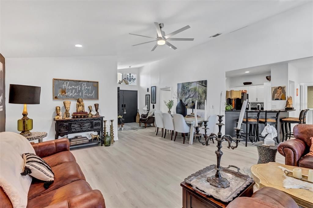 待售: $491,900 (2 贝兹, 2 浴室, 1899 平方英尺)