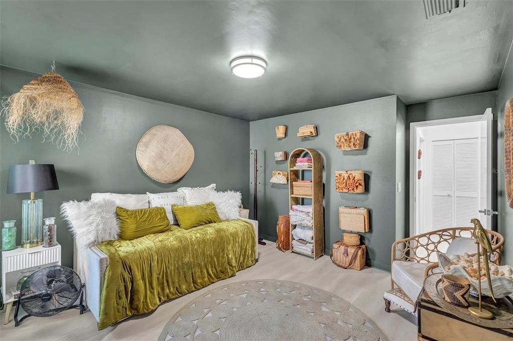 待售: $491,900 (2 贝兹, 2 浴室, 1899 平方英尺)